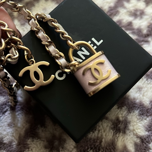 Chanel Gold and lamb leather Chanel Padlock necklace TRADE for Monica! - Picture 7 of 8